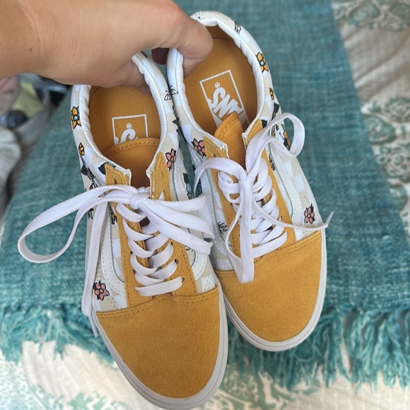 BRAND NEW VANS Old Skool Sneakers - Picture 2 of 5
